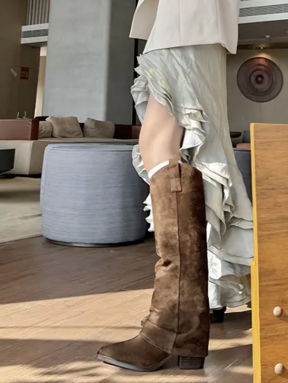Trending Women's Tall Boots, Match Dresses in Summer; Brown Knee-high Rider Boot - Picture 14 of 16